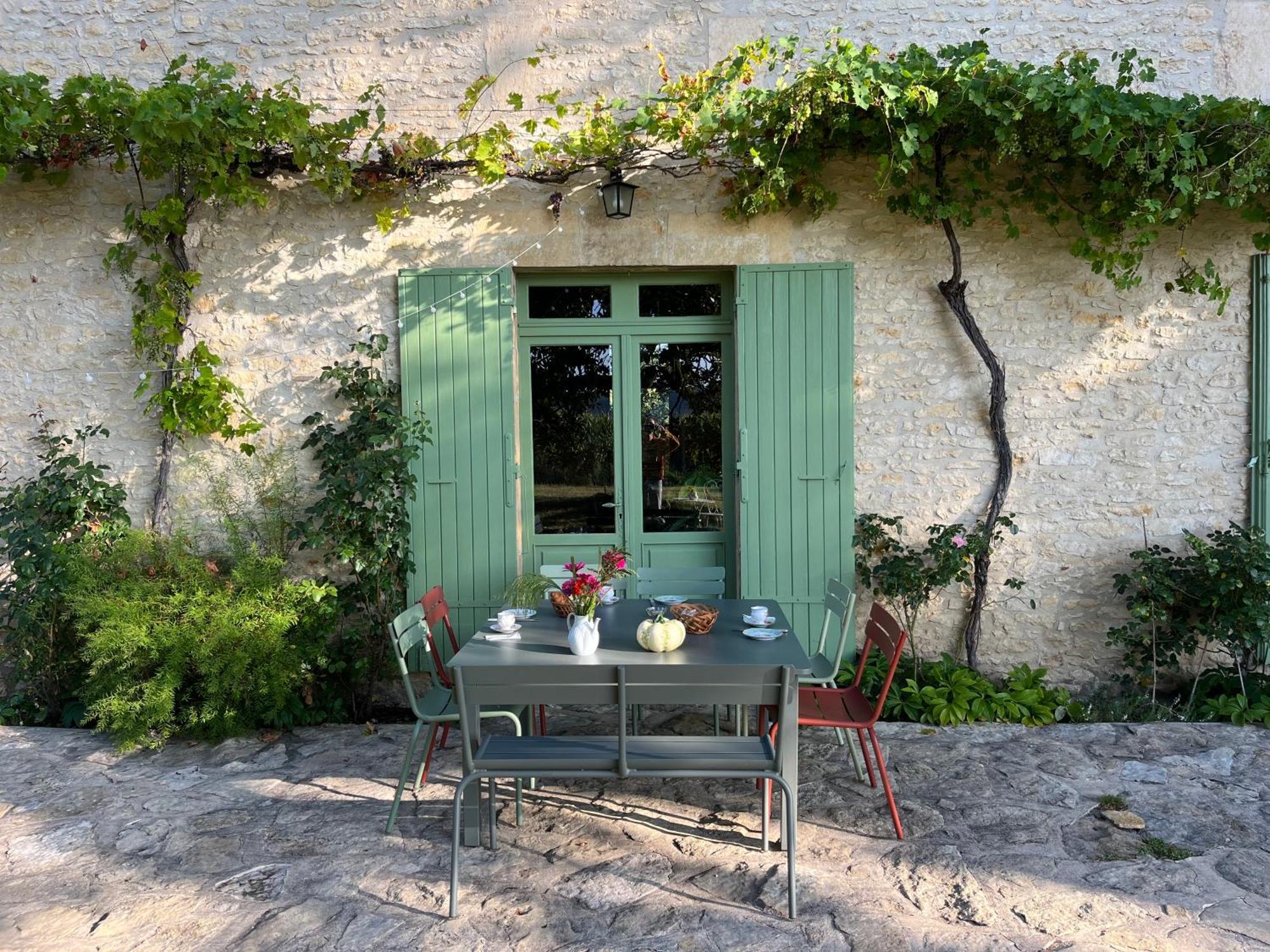Le Clos Chalmon Chambre D'Hote 몽티냑 외부 사진